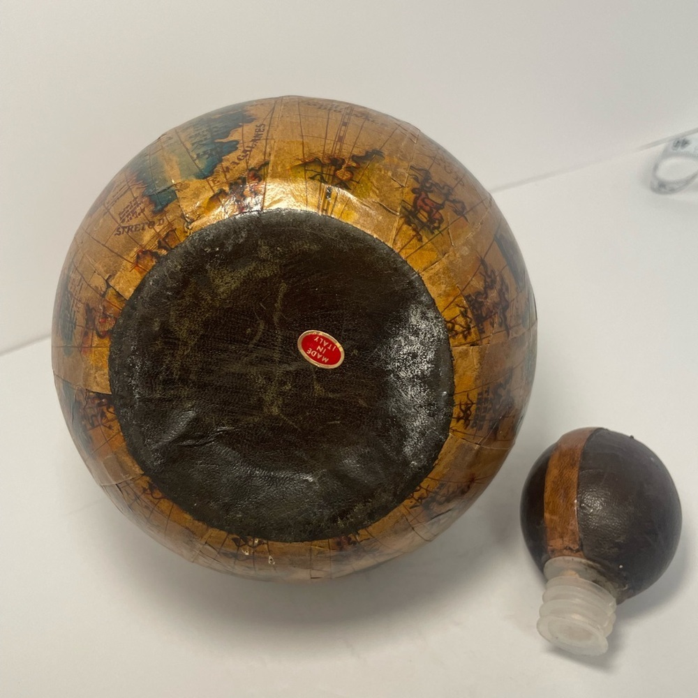 Vintage leather covered globe decanter. Made in Italy. - Picture 6 of 7